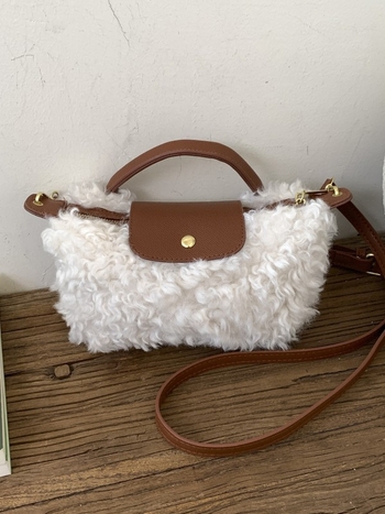 Moters krepšys per petį — miesto paprastas stilius, PU medžiaga, dumpling formos, užtrauktuko uždarymas, poliesterio vidus