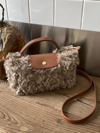 Moters krepšys per petį — miesto paprastas stilius, PU medžiaga, dumpling formos, užtrauktuko uždarymas, poliesterio vidus