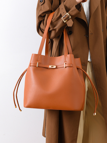 Lemon Koko kibiro formos rankinė, PU medžiaga, kibiro formos dizainas, užraktas, poliesterio pamušalas