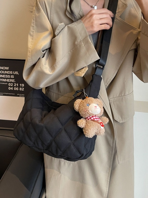 Nylon Tote táska cipzáras zárással, poliészter bélés, vízszintes négyzet alak, Téli 2023 kollekció