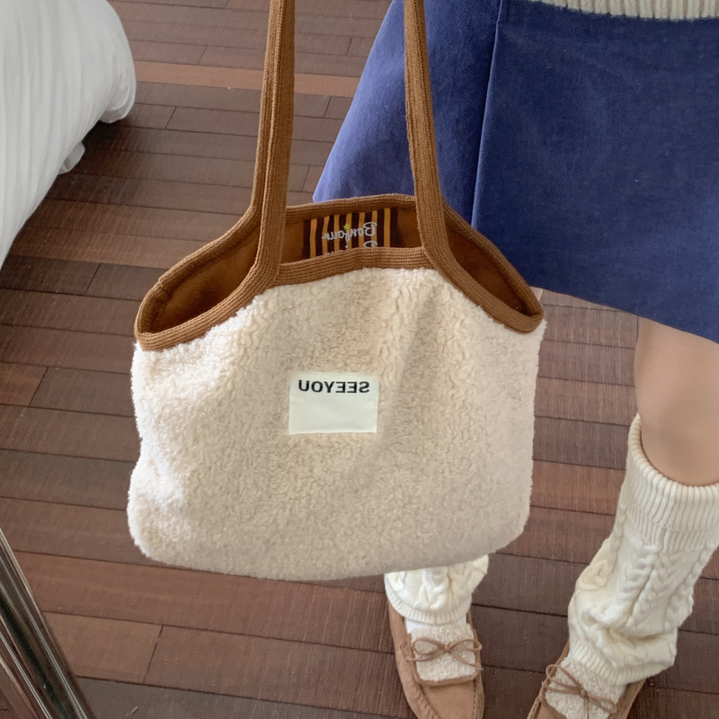 Crowned Penguin Tote torba od plišane — gradski minimalistički stil, velika zapremina, zatvaranje zatvaračem, horizontalni kvadratni oblik, unutarnja džep za dokumente