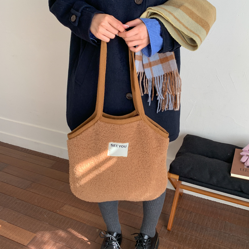 Crowned Penguin Tote torba od plišane — gradski minimalistički stil, velika zapremina, zatvaranje zatvaračem, horizontalni kvadratni oblik, unutarnja džep za dokumente