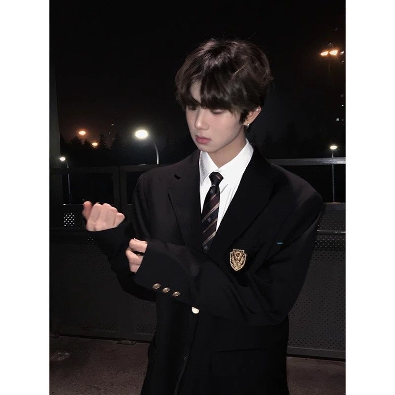 Jaapani stiilis meeste kooliülikond, kahe nupuga plaks, Notch lapel, kitsas lõige, polüesterkiudude segu, kevad 2025