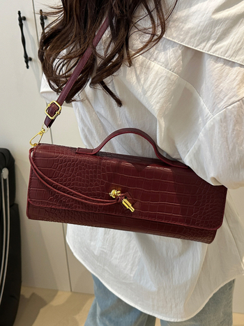 PU ženska torba s krokodilinim uzorom, horizontalan baguette oblik, zatvaranje brava, unutarnji pretinci za telefon i ID, jedna naramenica