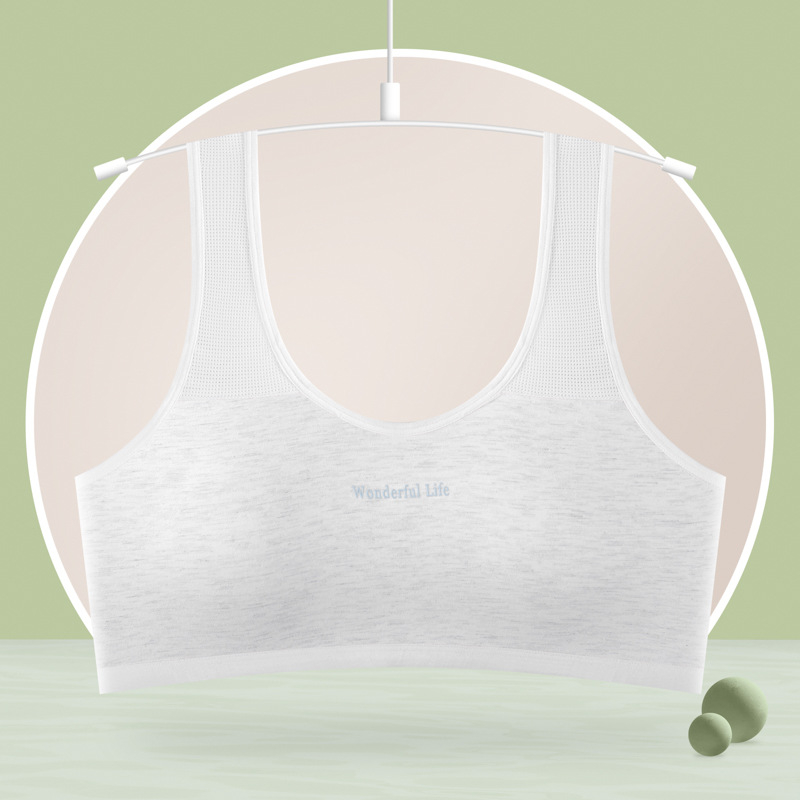 Meitenēm paredzēts kokvilnas topiņš ar U kaklu, mīksts apstrādāts audums, 68% kokvilna, vecums 8+ gadi, augums >140 cm, visu sezonu.