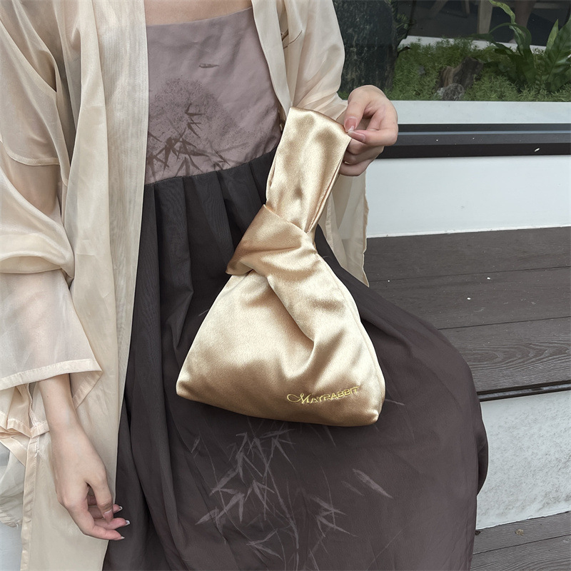 Geantă de încheietură din satin pentru femei, nod, stil urban minimalist, material textil, geantă subraț, formă verticală pătrată, buzunar pentru telefon și buletin