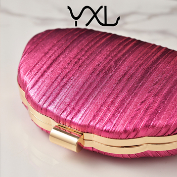 Kagyló alakú esti táska, merev héj, láncos vállpánt, zárható, poliészter bélés