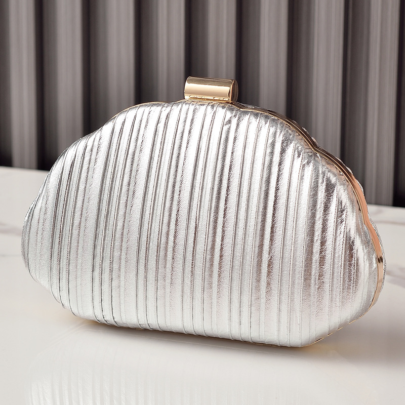 Kagyló alakú esti táska, merev héj, láncos vállpánt, zárható, poliészter bélés