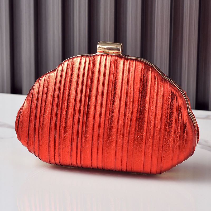 Kagyló alakú esti táska, merev héj, láncos vállpánt, zárható, poliészter bélés