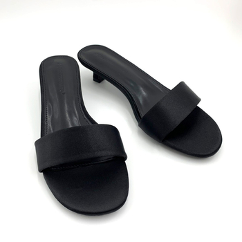 Naiste satiinist ülaosaga sussid, ümmargune varvas, kummist tald, sisemine kiududest vooder, suvi 2025