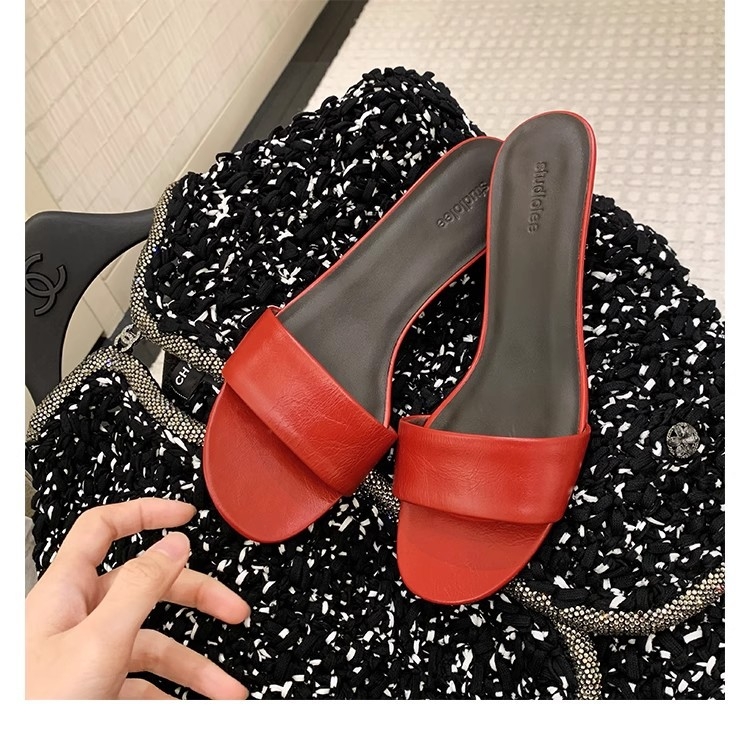 Naiste satiinist ülaosaga sussid, ümmargune varvas, kummist tald, sisemine kiududest vooder, suvi 2025