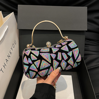 Estélyi táska flitterekkel, négyszögletes alakú PU bőr, cipzár, poliészter bélés, belső zsebek telefonra és személyazonosító igazolványra