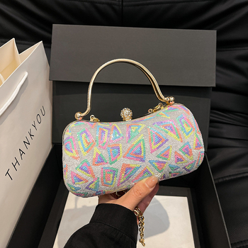 Estélyi táska flitterekkel, négyszögletes alakú PU bőr, cipzár, poliészter bélés, belső zsebek telefonra és személyazonosító igazolványra