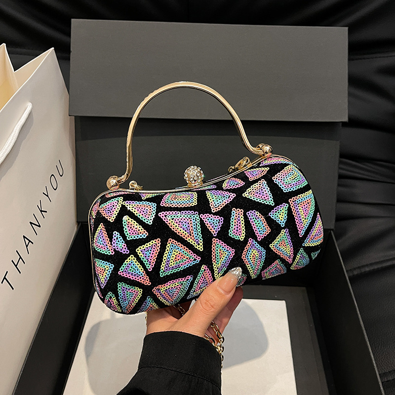 Estélyi táska flitterekkel, négyszögletes alakú PU bőr, cipzár, poliészter bélés, belső zsebek telefonra és személyazonosító igazolványra