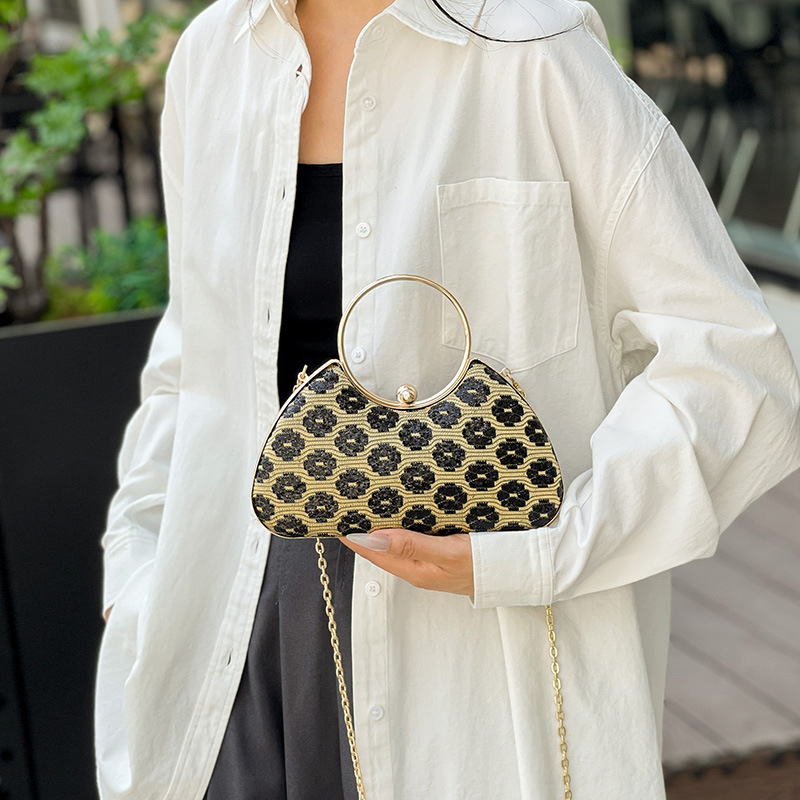 PU estélyi női kézitáska gyűrűs fogantyúval, horizontálisan négyszögletes forma, záródás zár, poliészter-pamut bélés, belső telefontartó zseb