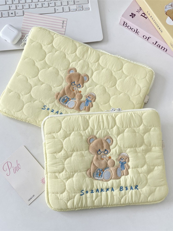 Planšetės ir nešiojamojo kompiuterio laikymo krepšys su minkštu debesėlių siuvinėjimu anime stiliuje; medžiaga: poliesteris; raštas: anime; išleidimo laikas: 2025 m. ruduo.