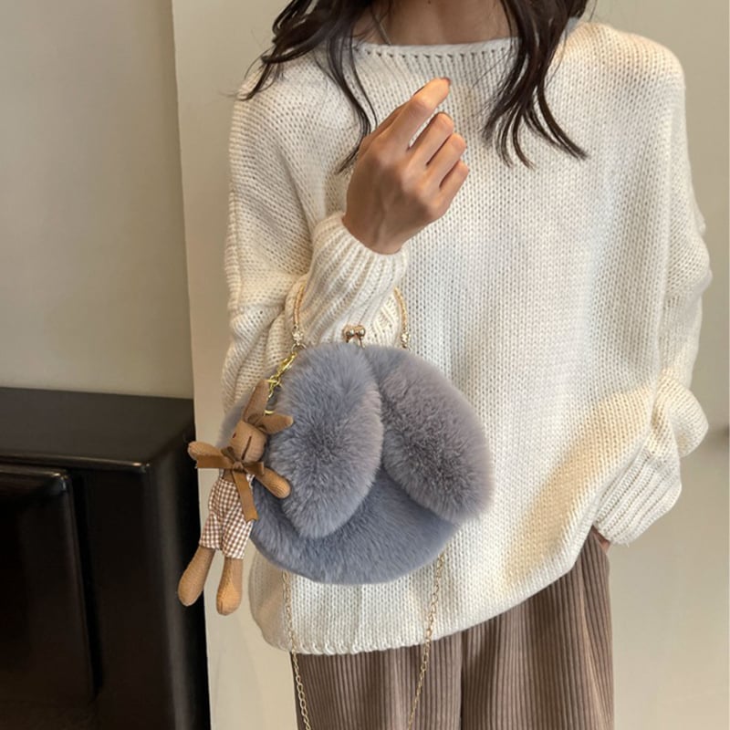 Koreai stílusú plüss válltáska kör alakú formával, mágneses zárás, puha anyag, belső zsebek telefonhoz és kártyákhoz