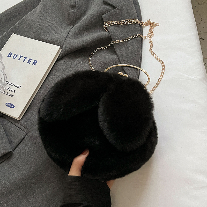 Koreai stílusú plüss válltáska kör alakú formával, mágneses zárás, puha anyag, belső zsebek telefonhoz és kártyákhoz