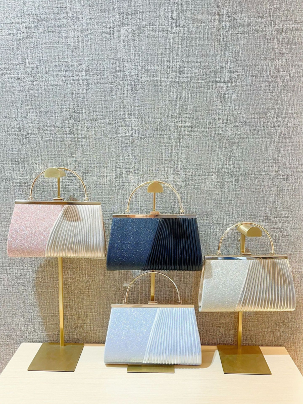 Keresztbody kézitáska – városi egyszerű stílus, poliészter, horizontális négyzet alakú forma, nyitott nyitás, belső ID- és kamera zsebek