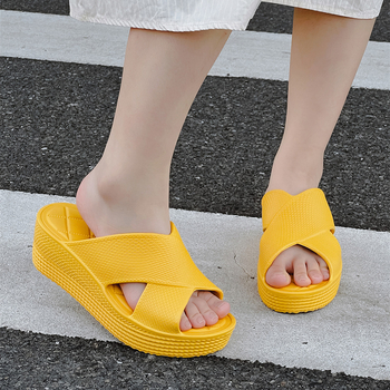 Дамски сандали за външно носене, кръгъл нос, EVA горна част и подметка, клиновиден ток, корейски стил с една лента