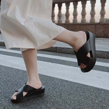 Дамски сандали за външно носене, кръгъл нос, EVA горна част и подметка, клиновиден ток, корейски стил с една лента