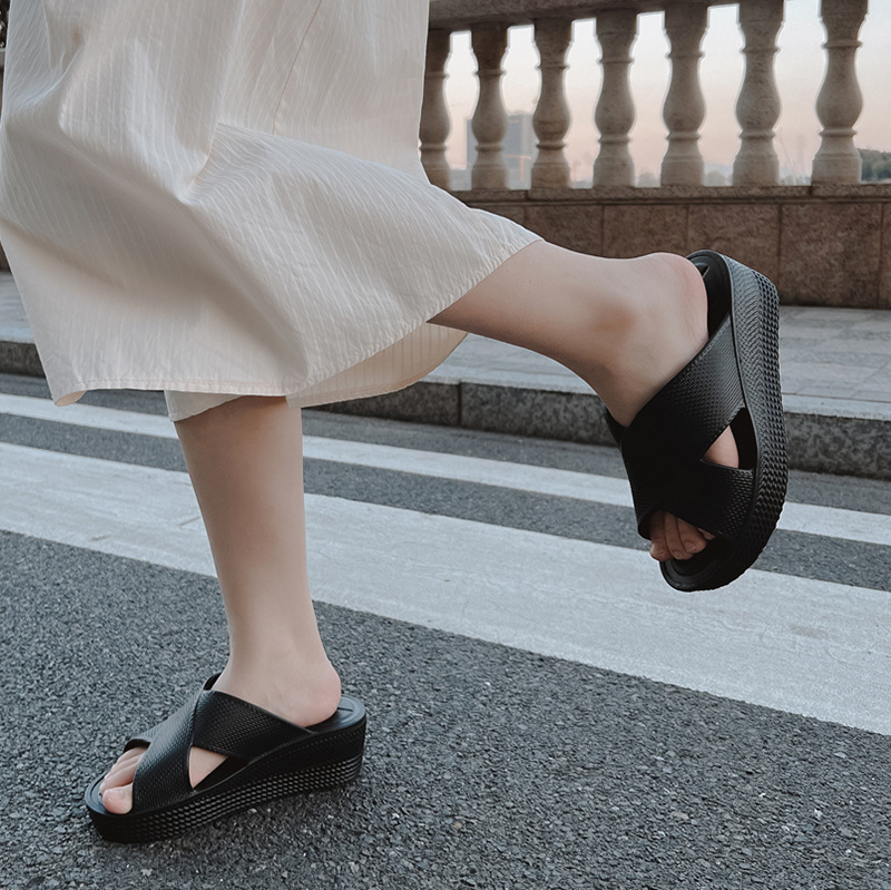 Дамски сандали за външно носене, кръгъл нос, EVA горна част и подметка, клиновиден ток, корейски стил с една лента