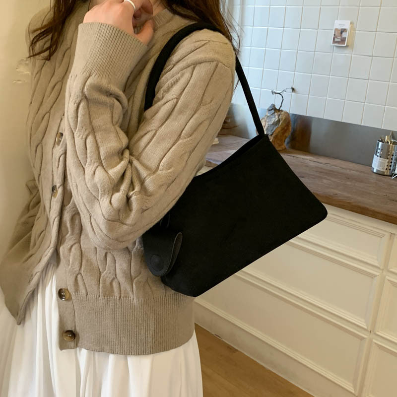 Női PU tote táska alkar-stílusban - mágneses zárás, vízszintes négyzetes forma, belső telefonzseb és laminált cipzáras zseb, egy vállpánt