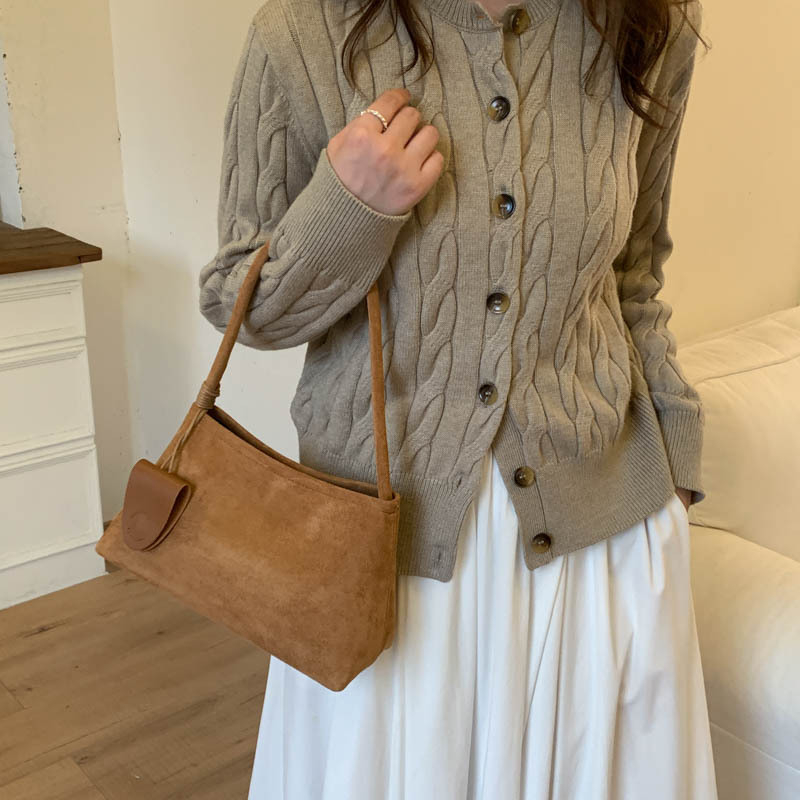 Női PU tote táska alkar-stílusban - mágneses zárás, vízszintes négyzetes forma, belső telefonzseb és laminált cipzáras zseb, egy vállpánt