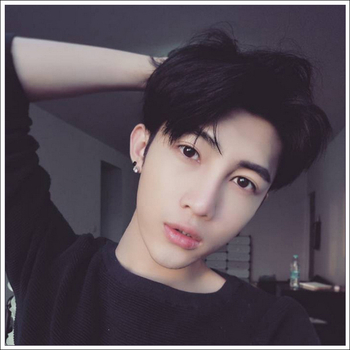 Perucă pentru bărbați cu breton mediu, păr scurt drept, fibre rezistente la temperatură, plasă internă respirabilă