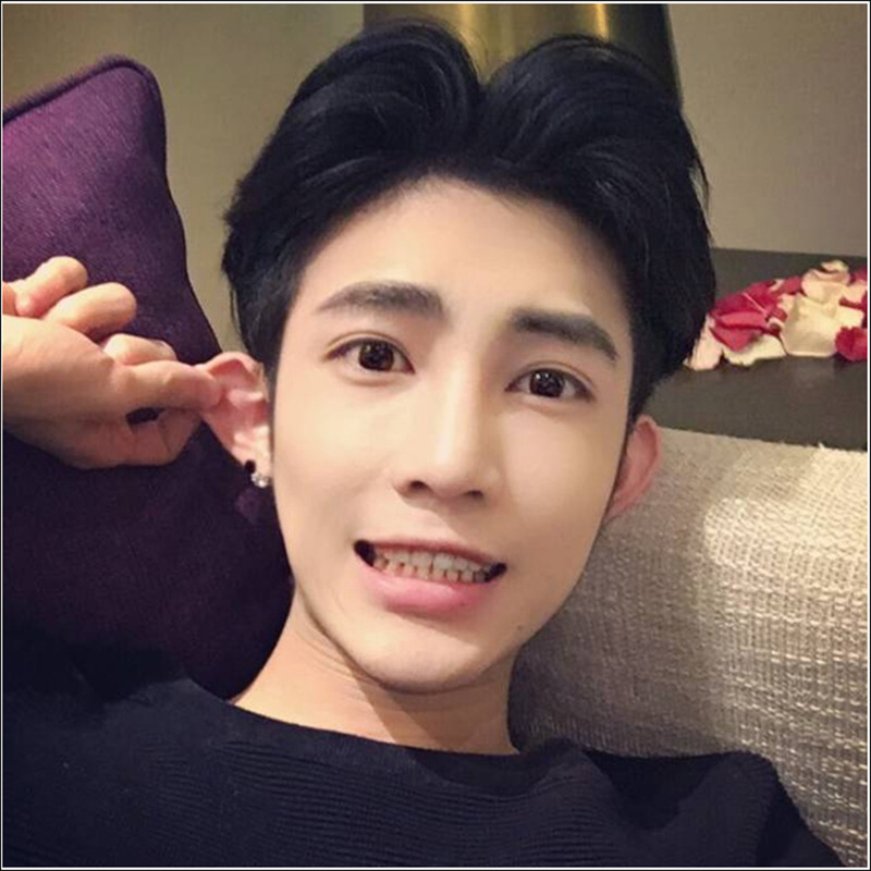 Perucă pentru bărbați cu breton mediu, păr scurt drept, fibre rezistente la temperatură, plasă internă respirabilă