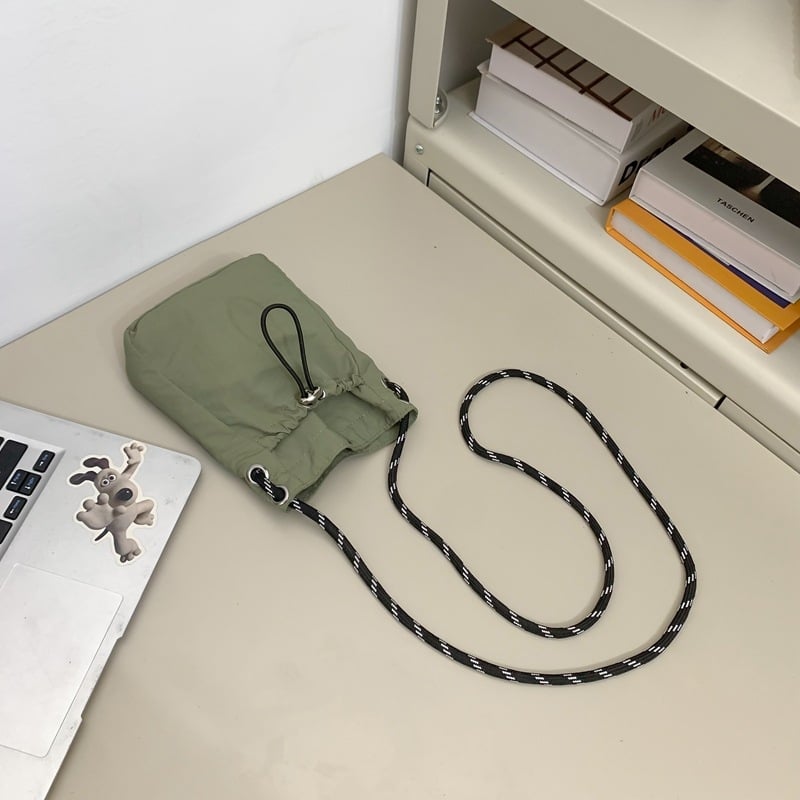 Geantă mini din nailon, crossbody, în stil urban simplu; formă bucket, închidere magnetică, căptușeală poliester