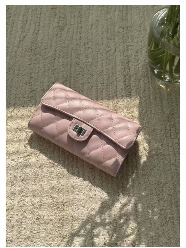 Crossbody kott - PU materjal, horisontaalne ruuduline kuju, lukustus, sisemine telefoni-tasku, polüester vooder