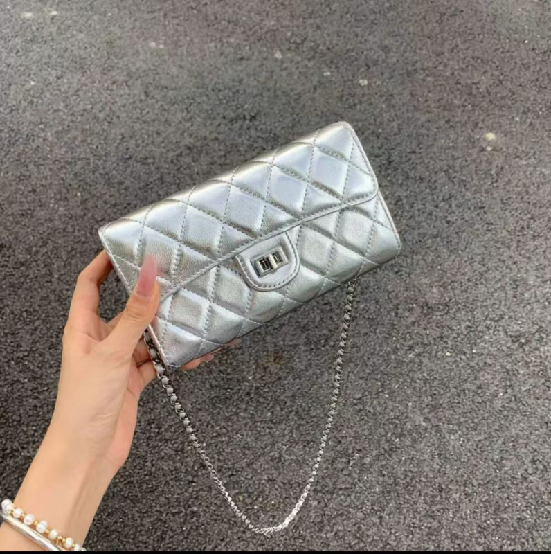 Crossbody kott - PU materjal, horisontaalne ruuduline kuju, lukustus, sisemine telefoni-tasku, polüester vooder