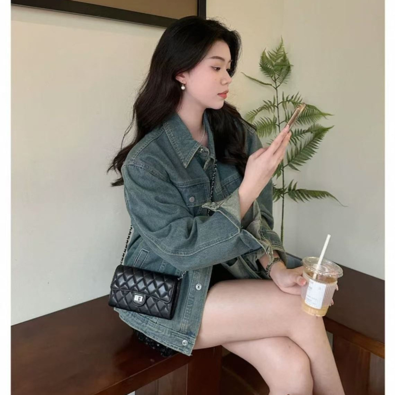 Crossbody kott - PU materjal, horisontaalne ruuduline kuju, lukustus, sisemine telefoni-tasku, polüester vooder