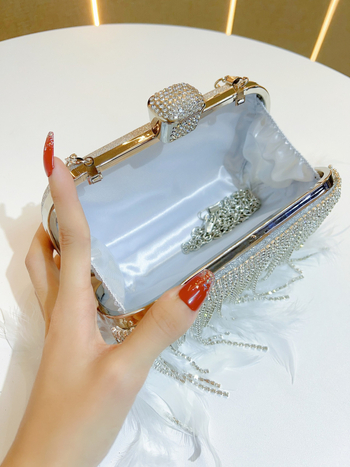 Õhtune klutch kott teemantlõngadega, horisontaalne ruutuvorm, polüester, sisemised taskud telefonile ja dokumentidele, üks õla rihm