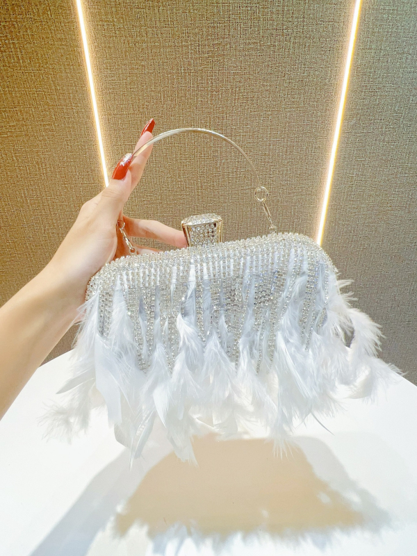 Õhtune klutch kott teemantlõngadega, horisontaalne ruutuvorm, polüester, sisemised taskud telefonile ja dokumentidele, üks õla rihm