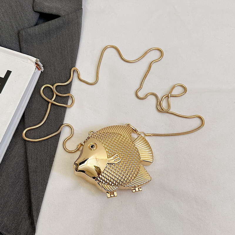 Geantă de seară metalică cu motif pește, formă 3D, închidere cu cârlig, purtare crossbody/pe umăr, Primăvara 2025