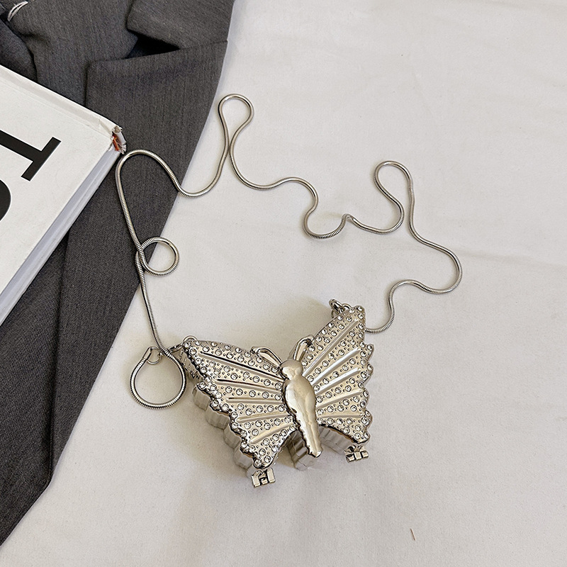 Geantă de seară metalică cu motif pește, formă 3D, închidere cu cârlig, purtare crossbody/pe umăr, Primăvara 2025