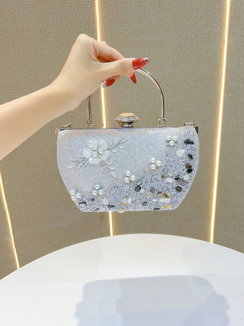 Elegantne õhtune kott karbiforma, padja kuju, polüester, klapiga sulgemine, sisetaskud telefonile ja isikut tõendavale kaardile