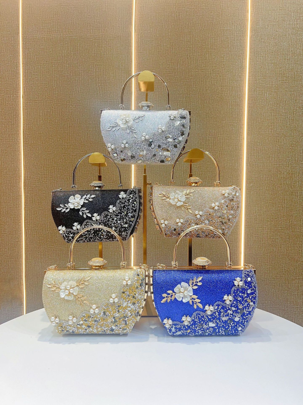 Elegantne õhtune kott karbiforma, padja kuju, polüester, klapiga sulgemine, sisetaskud telefonile ja isikut tõendavale kaardile