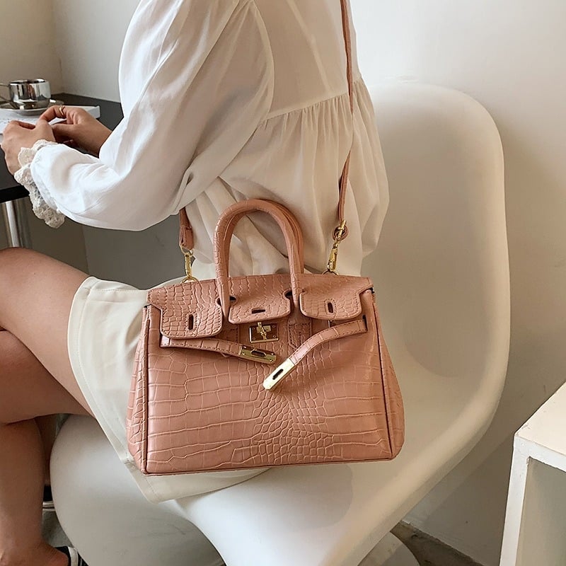 Kelly válltáska krokodil mintával, crossbody (PU anyag, városi minimalist stílus, horizontális négyzetes forma, zipzár, poliészter bélés)