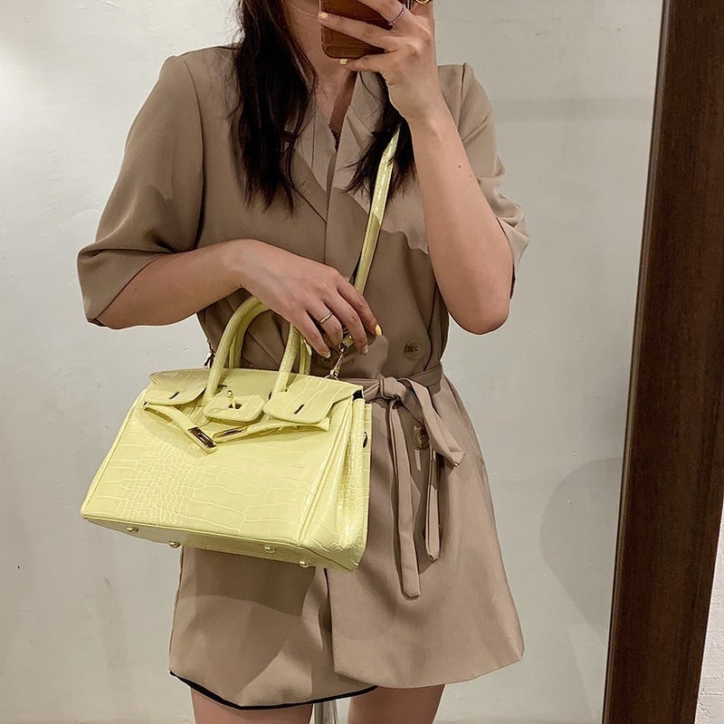 Kelly válltáska krokodil mintával, crossbody (PU anyag, városi minimalist stílus, horizontális négyzetes forma, zipzár, poliészter bélés)