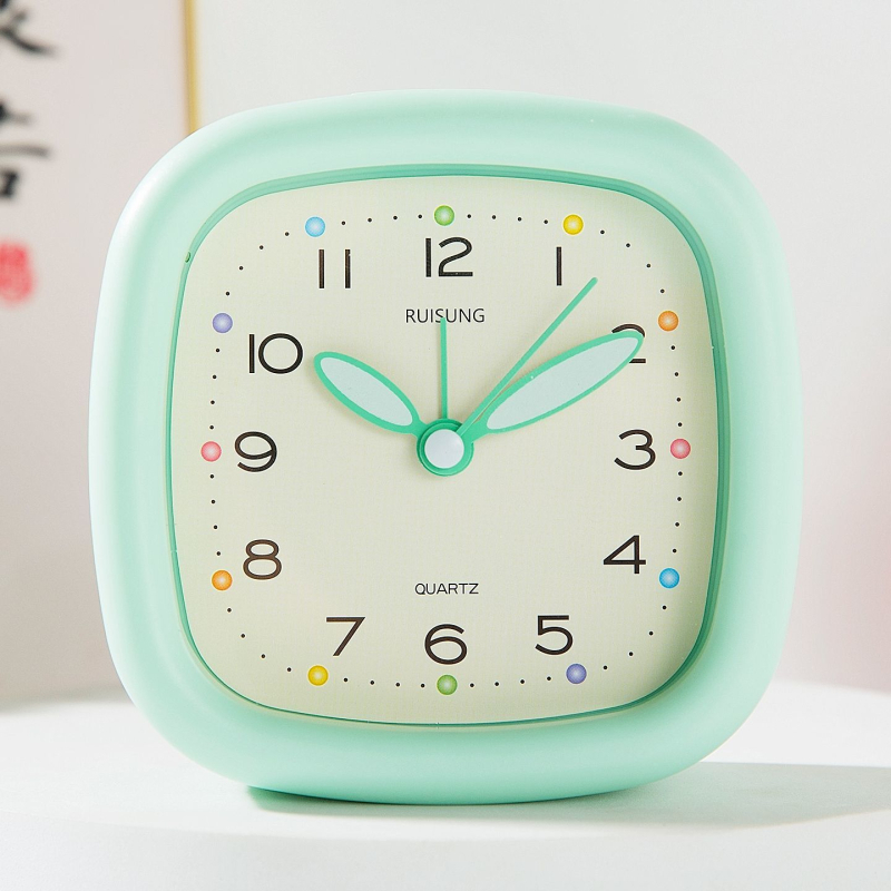 Qingyi budilica za učenike s LCD zaslonom i analognо-numeričkim prikazom, napajanje baterijom, glatko kretanje sekundne kazaljke, 32 mm debljina, plastično kućište