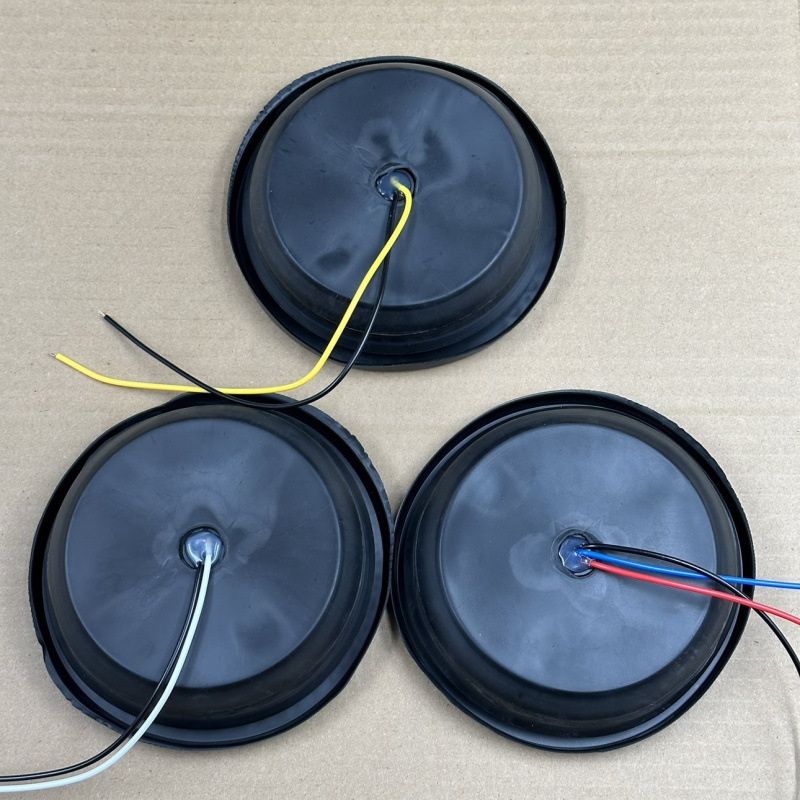 Задна светлина за ремаркета и камиони, лампа монтирана върху плоско огледало