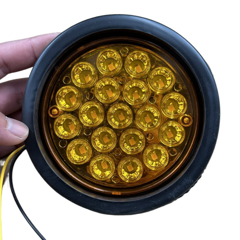 Задна светлина за ремаркета и камиони, лампа монтирана върху плоско огледало