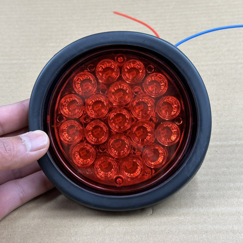 Задна светлина за ремаркета и камиони, лампа монтирана върху плоско огледало