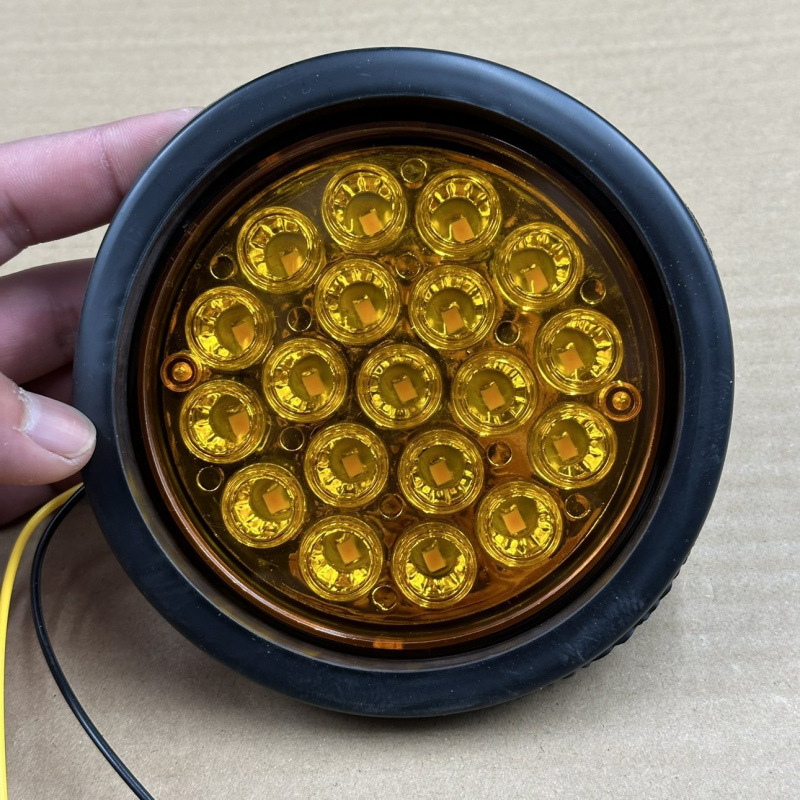 Задна светлина за ремаркета и камиони, лампа монтирана върху плоско огледало