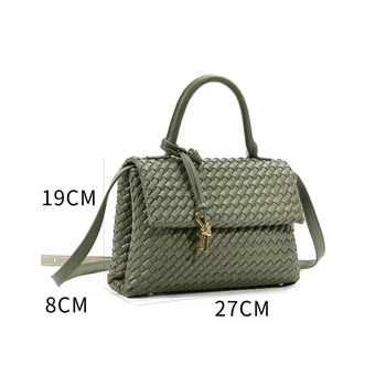 PU medžiagos Crossbody; horizontali kvadratinė forma; uždarymas dangtelio tipo; vidinė laminuota kišenė su užtrauktuku; yra papildomas skyrius