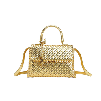 PU medžiagos Crossbody; horizontali kvadratinė forma; uždarymas dangtelio tipo; vidinė laminuota kišenė su užtrauktuku; yra papildomas skyrius