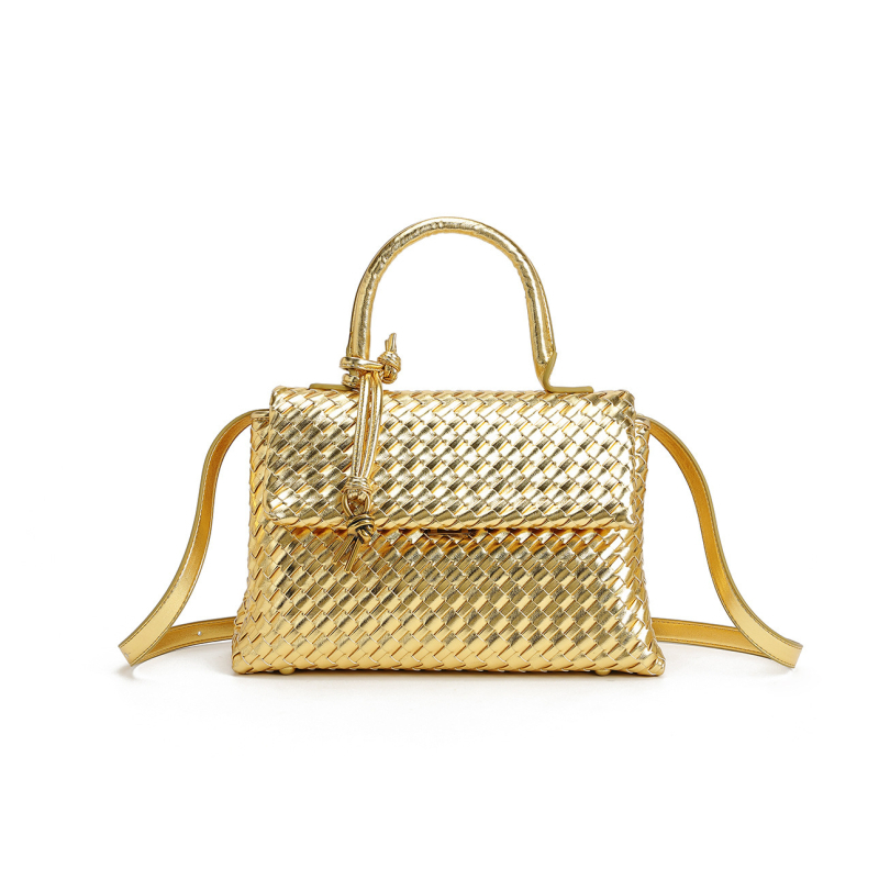 PU medžiagos Crossbody; horizontali kvadratinė forma; uždarymas dangtelio tipo; vidinė laminuota kišenė su užtrauktuku; yra papildomas skyrius